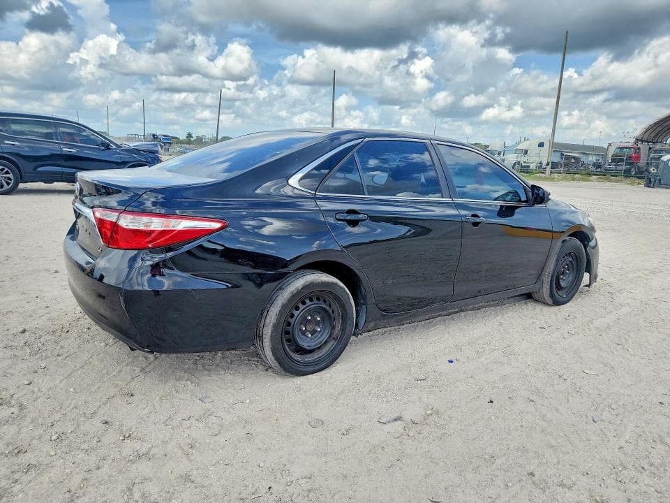 2017 TOYOTA CAMRY LE 3