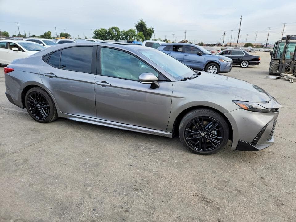 2025 TOYOTA CAMRY SE 4