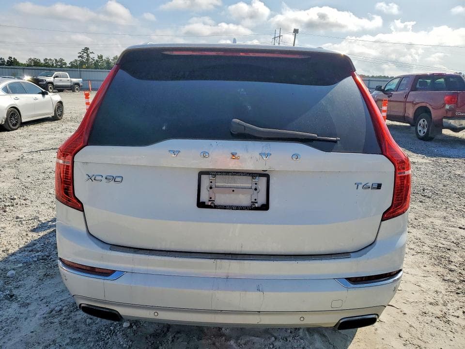 2017 VOLVO XC90 T6 6