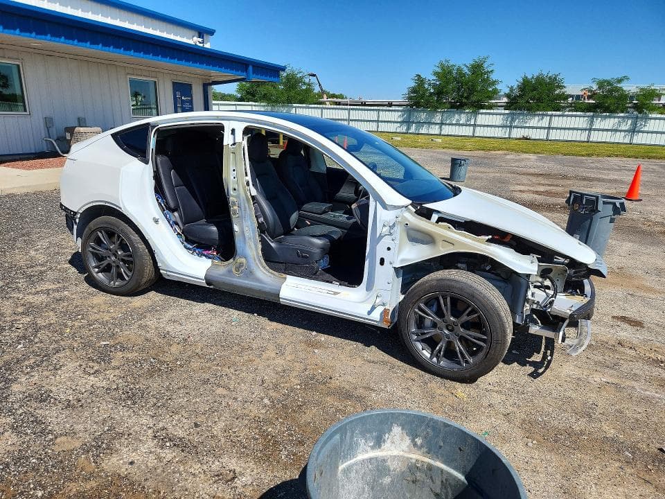 2024 TESLA MODEL Y 4