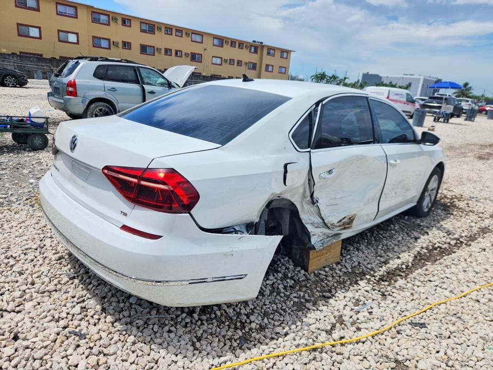 2018 VOLKSWAGEN PASSAT SE 3