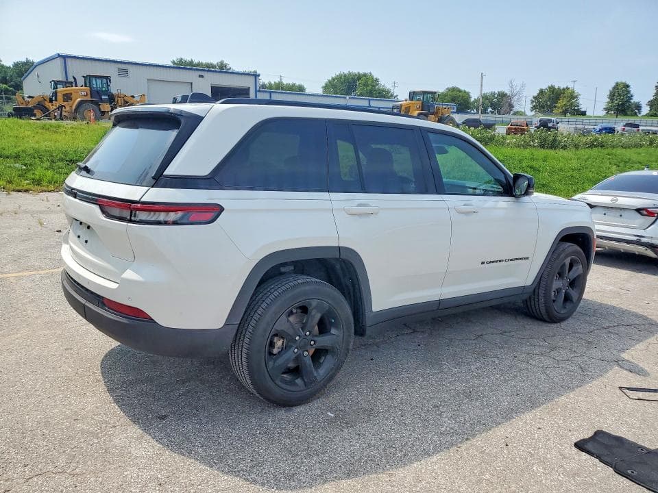2022 JEEP GRAND CHEROKEE LAREDO 3