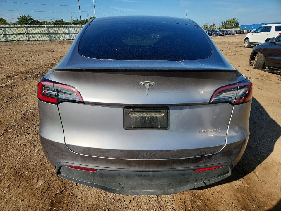 2024 TESLA MODEL Y 6