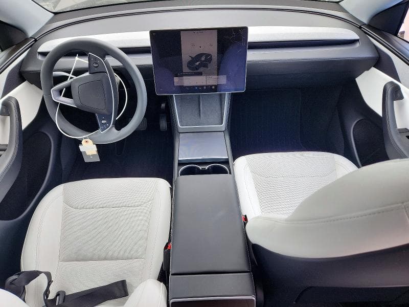 2026 TESLA MODEL Y 8