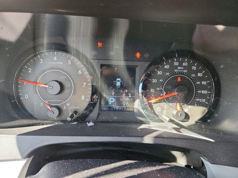 2017 TOYOTA SIENNA LE 9