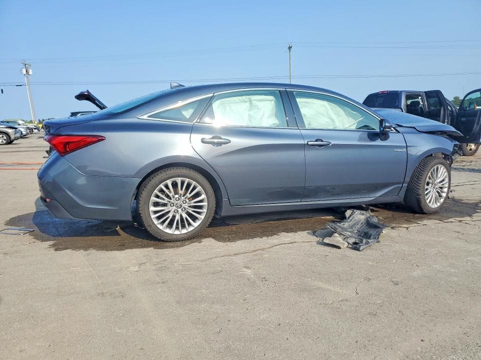2020 TOYOTA AVALON LIMITED 3