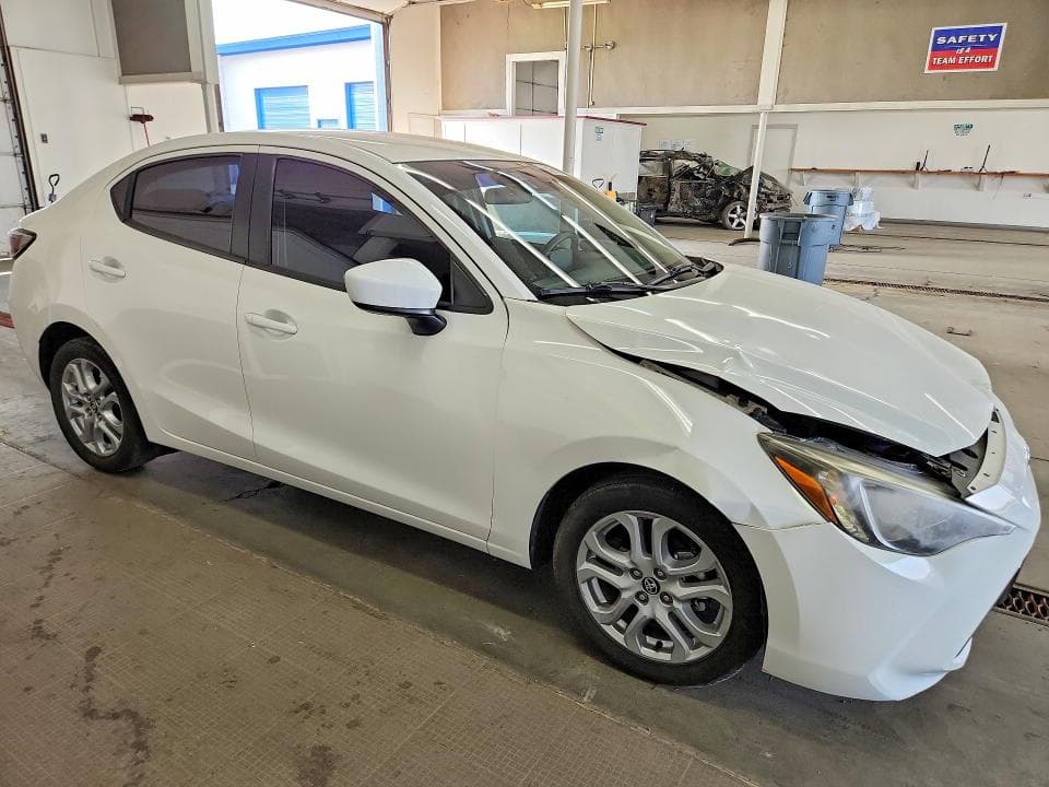 2017 TOYOTA YARIS 4