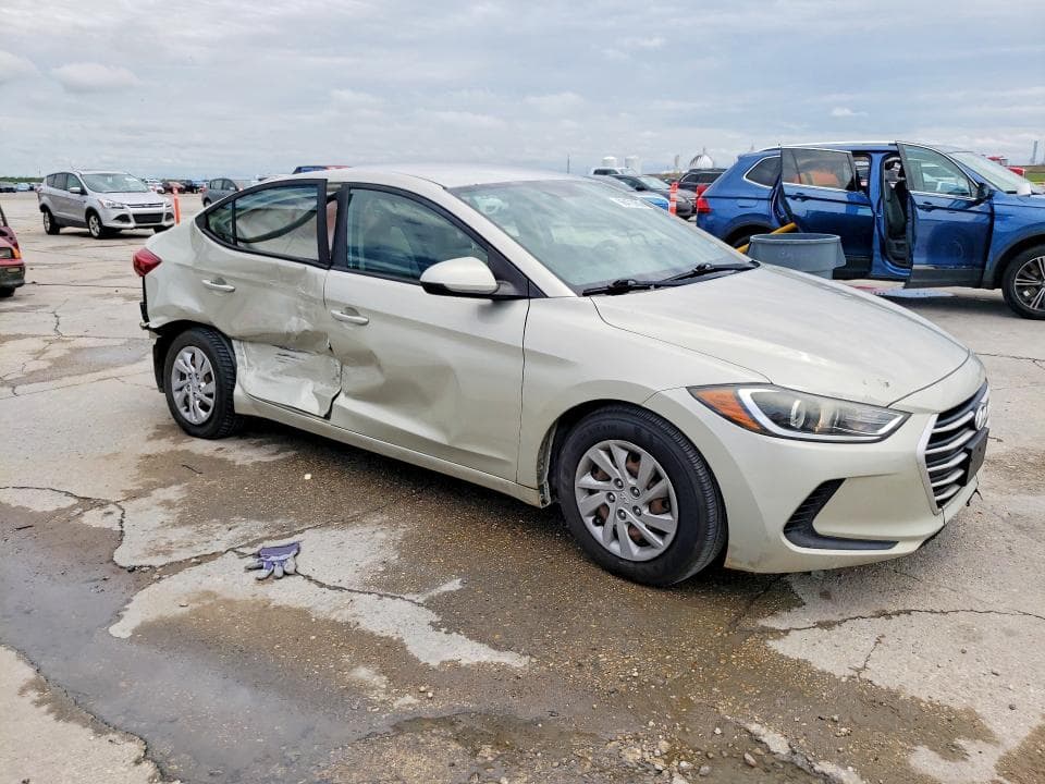 2017 HYUNDAI ELANTRA SE 4