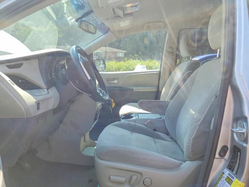 2017 TOYOTA SIENNA LE 7