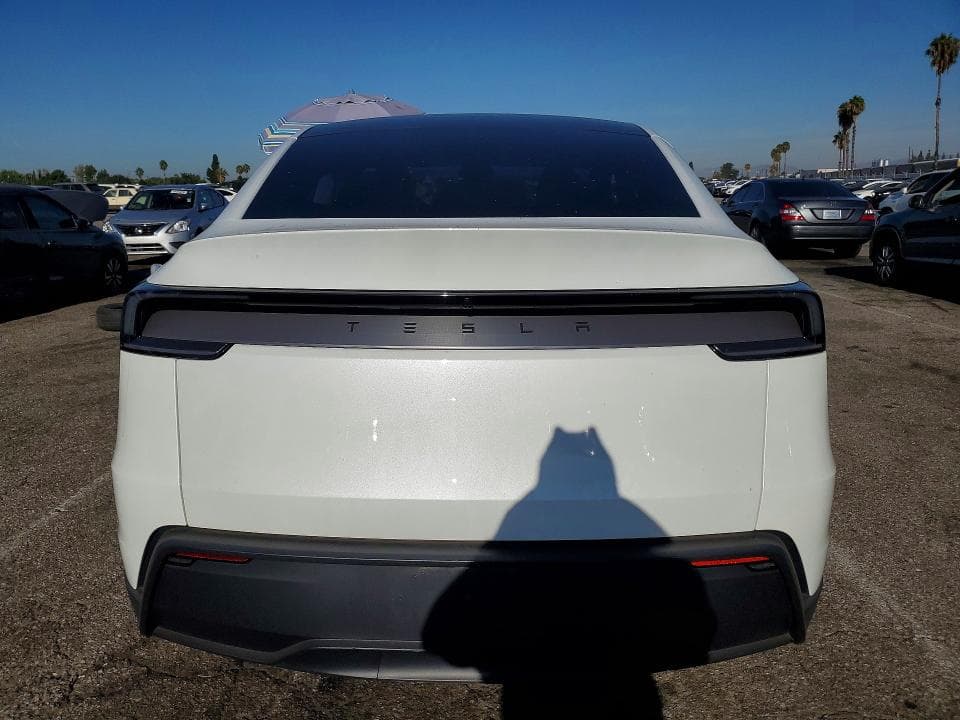 2026 TESLA MODEL Y 6