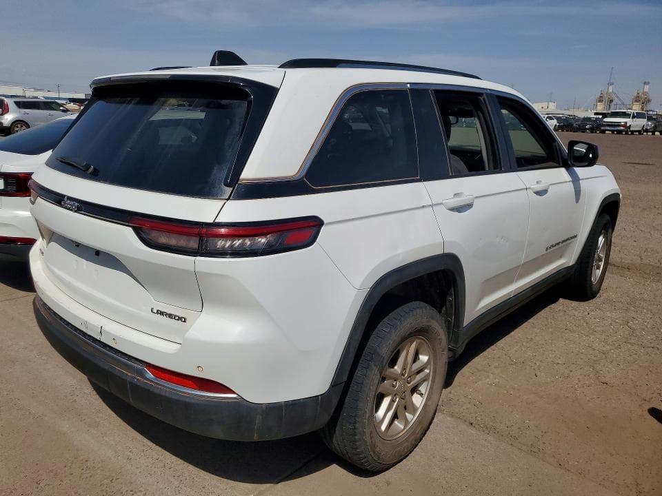 2023 JEEP GRAND CHEROKEE LAREDO 3