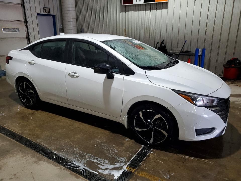 2023 NISSAN VERSA SR 4