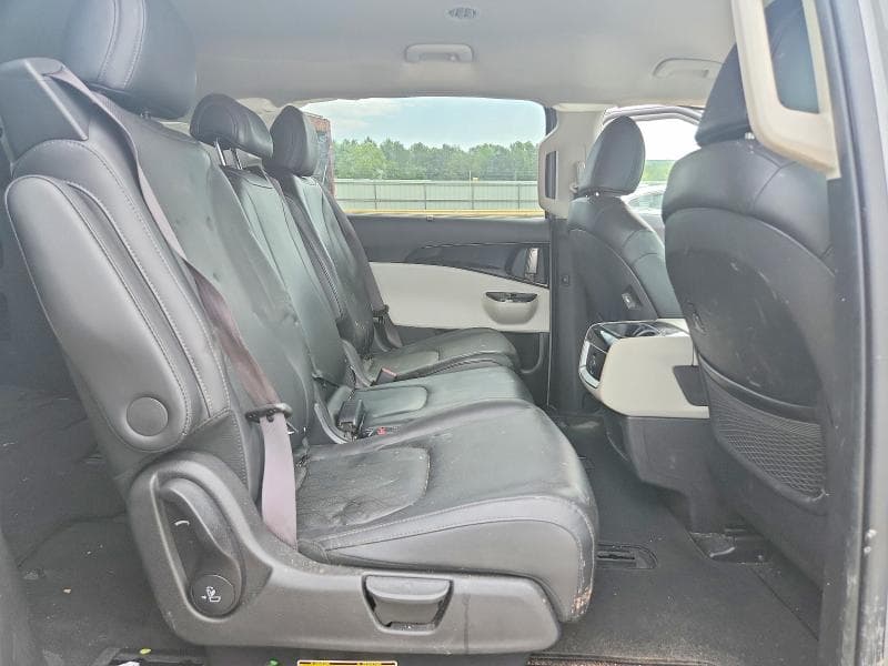 2023 KIA CARNIVAL EX 11