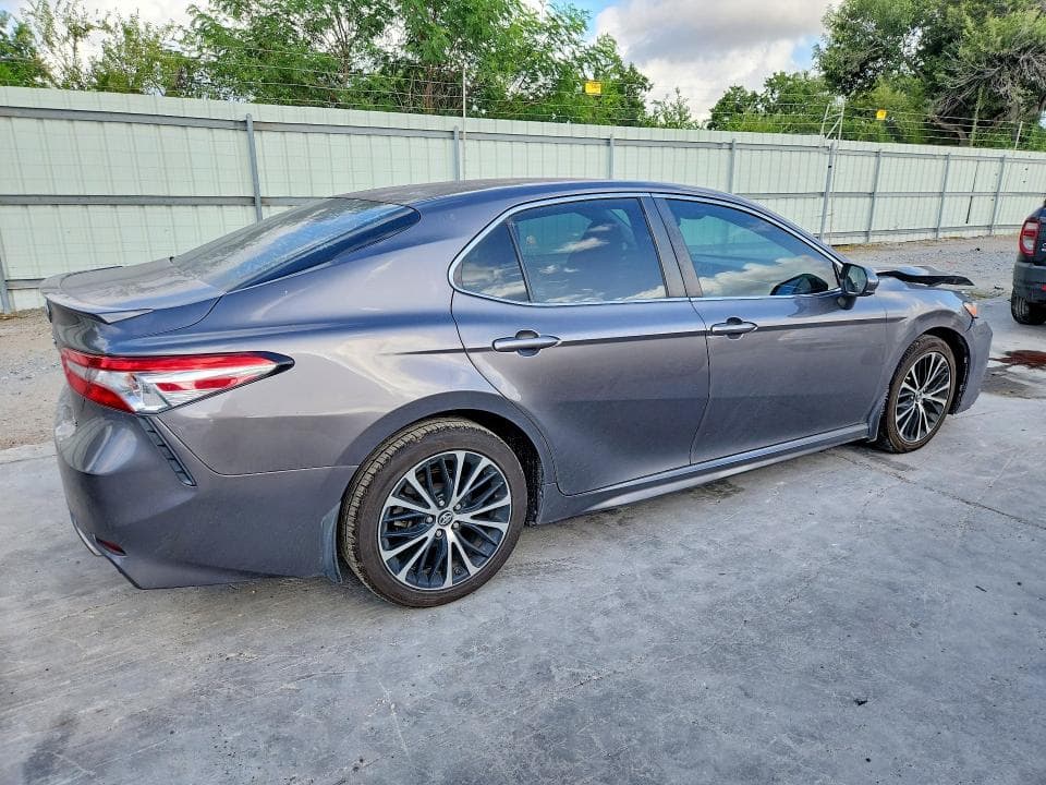 2018 TOYOTA CAMRY SE 3