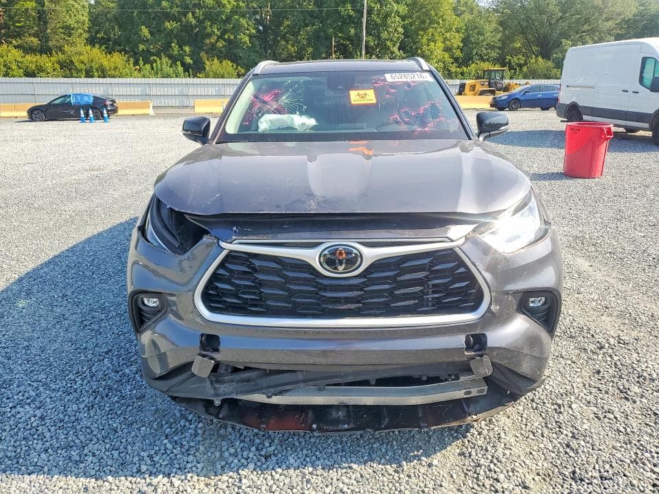 2024 TOYOTA HIGHLANDER XLE 5