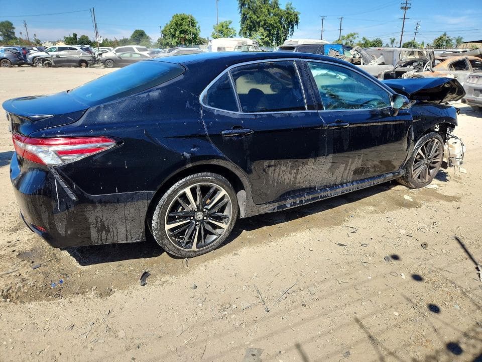 2018 TOYOTA CAMRY XSE 3