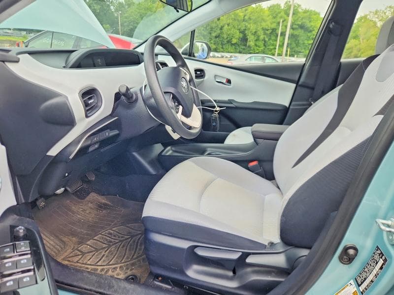 2017 TOYOTA PRIUS TWO 7