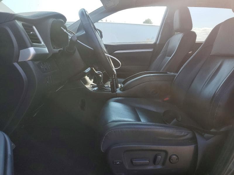 2019 TOYOTA HIGHLANDER XLE 7