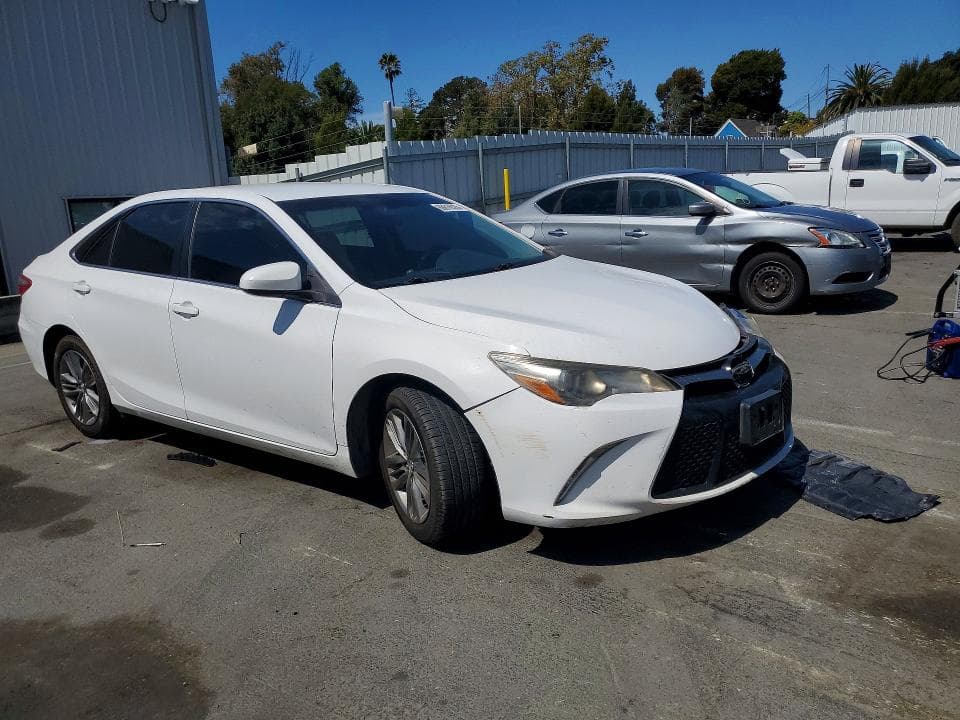 2017 TOYOTA CAMRY SE 4