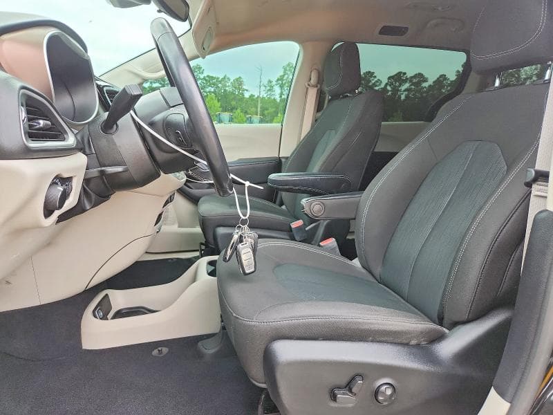 2021 CHRYSLER VOYAGER LX 7