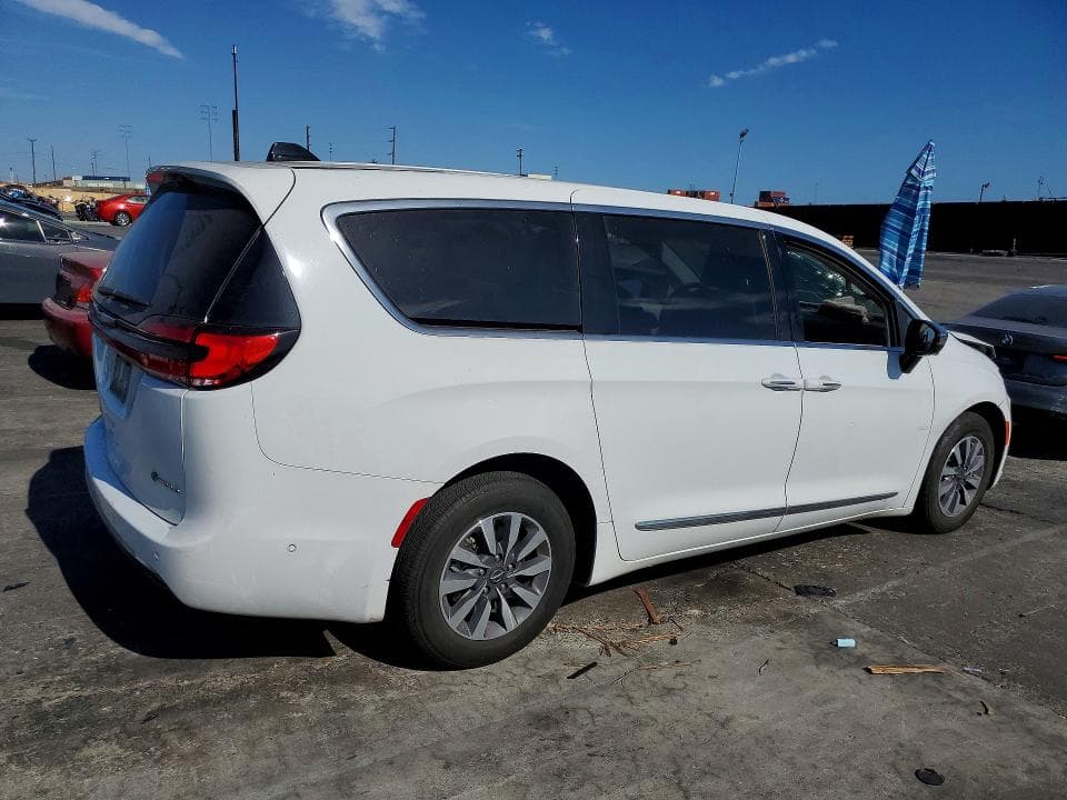 2023 CHRYSLER PACIFICA HYBRID LIMITED 3