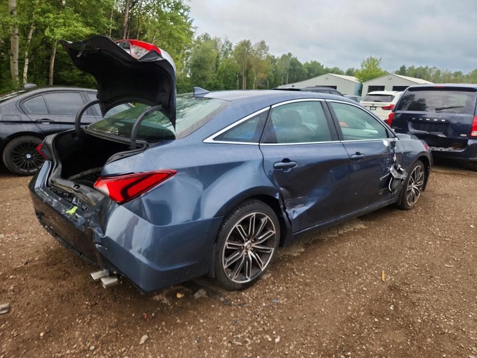 2019 TOYOTA AVALON XLE 3
