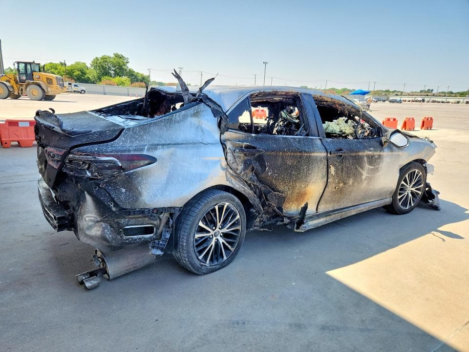 2019 TOYOTA CAMRY SE 3
