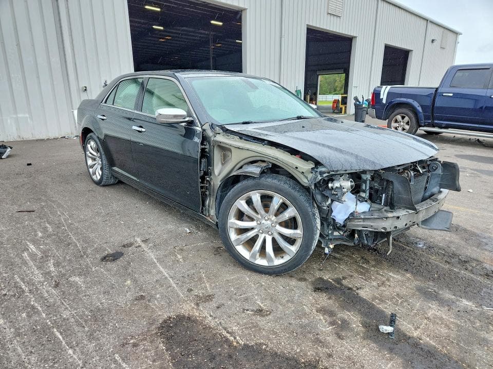 2018 CHRYSLER 300 LIMITED 4