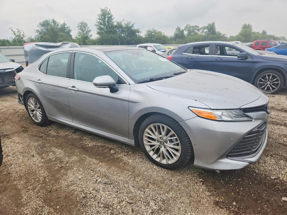 2019 TOYOTA CAMRY XLE 4