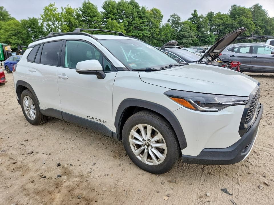2022 TOYOTA COROLLA CROSS LE 4