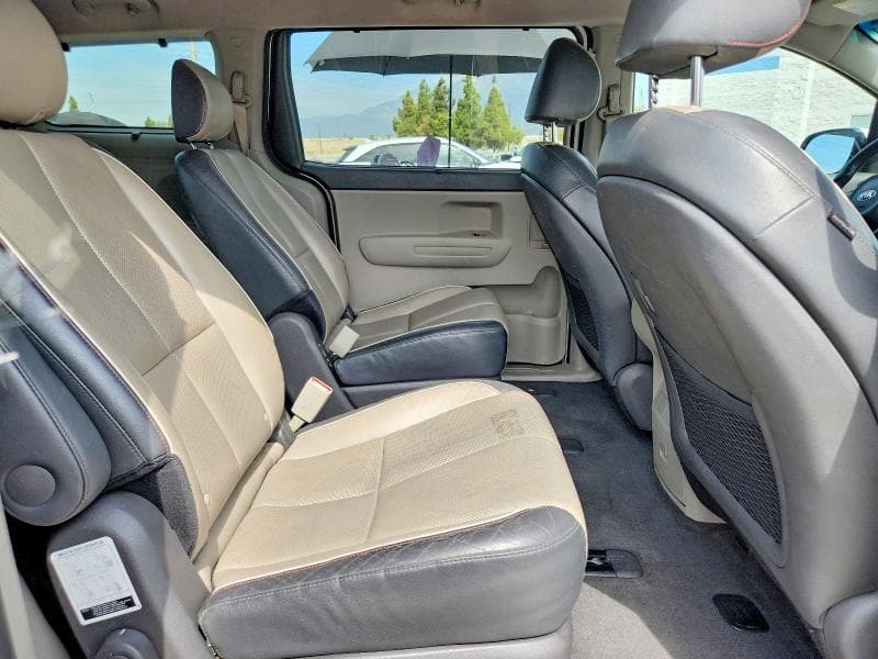 2017 KIA SEDONA LX 11