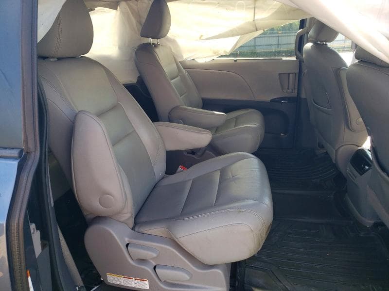 2017 TOYOTA SIENNA XLE 7-PASSENGER 11