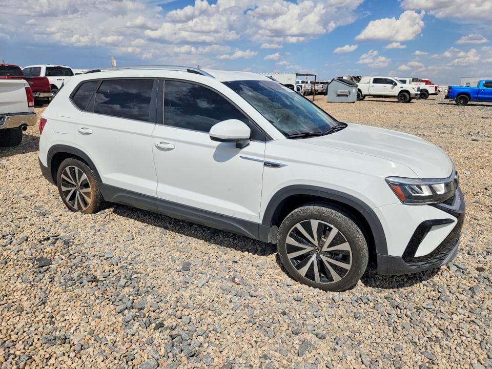 2022 VOLKSWAGEN TAOS SE 4