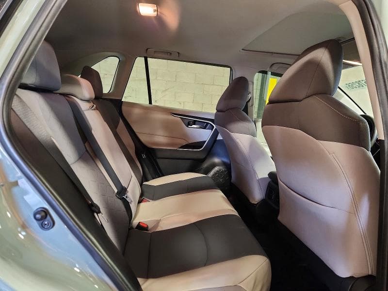 2020 TOYOTA RAV4 XLE 10