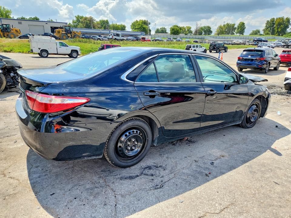 2017 TOYOTA CAMRY SE 3