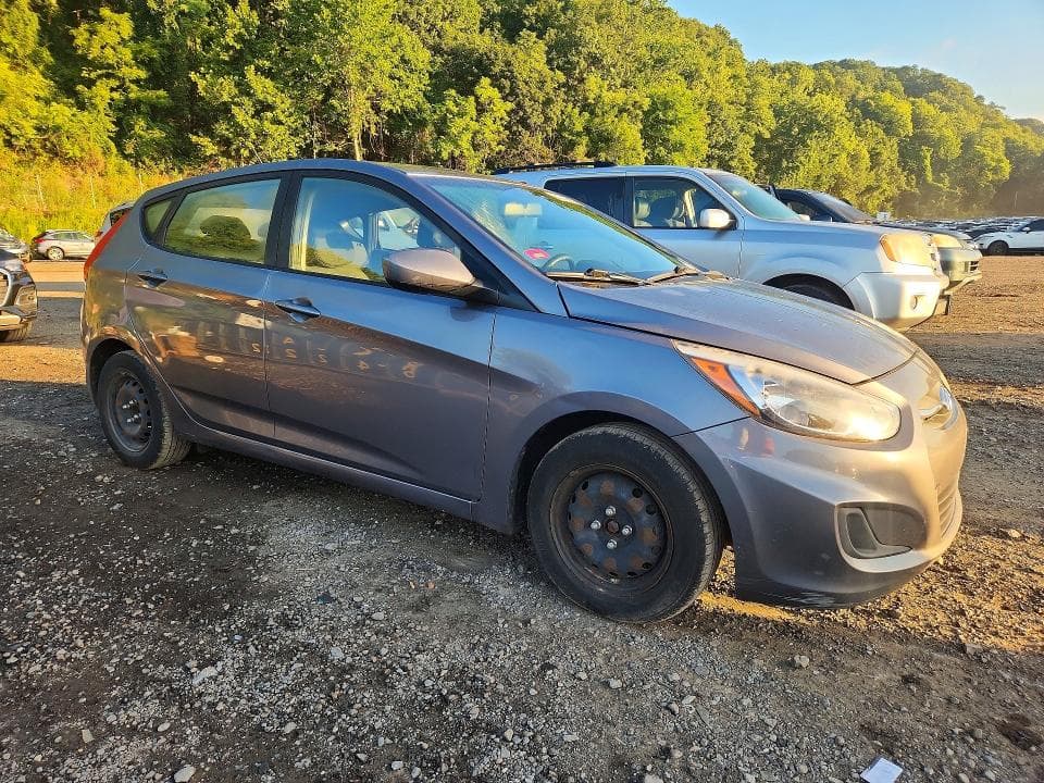 2017 HYUNDAI ACCENT SE 4
