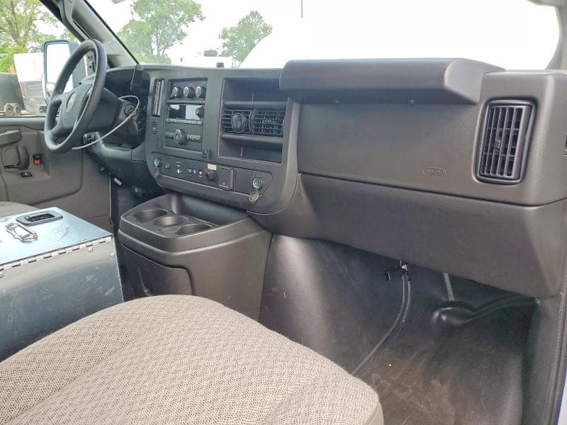 2025 GMC SAVANA CUTAWAY G3500 8