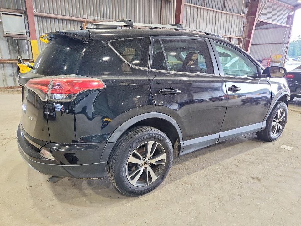 2017 TOYOTA RAV4 XLE 3