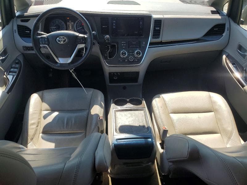 2017 TOYOTA SIENNA XLE 7-PASSENGER 8