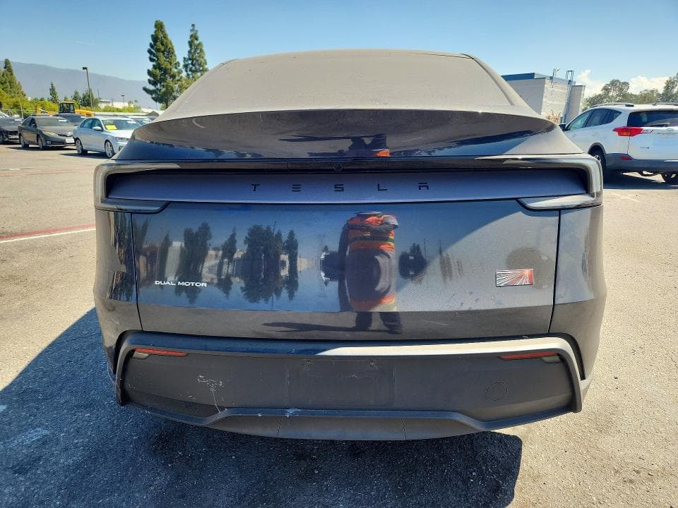 2026 TESLA MODEL Y 6