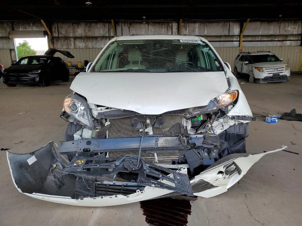 2020 TOYOTA SIENNA XLE PREMIUM 8-PASSENGER 5