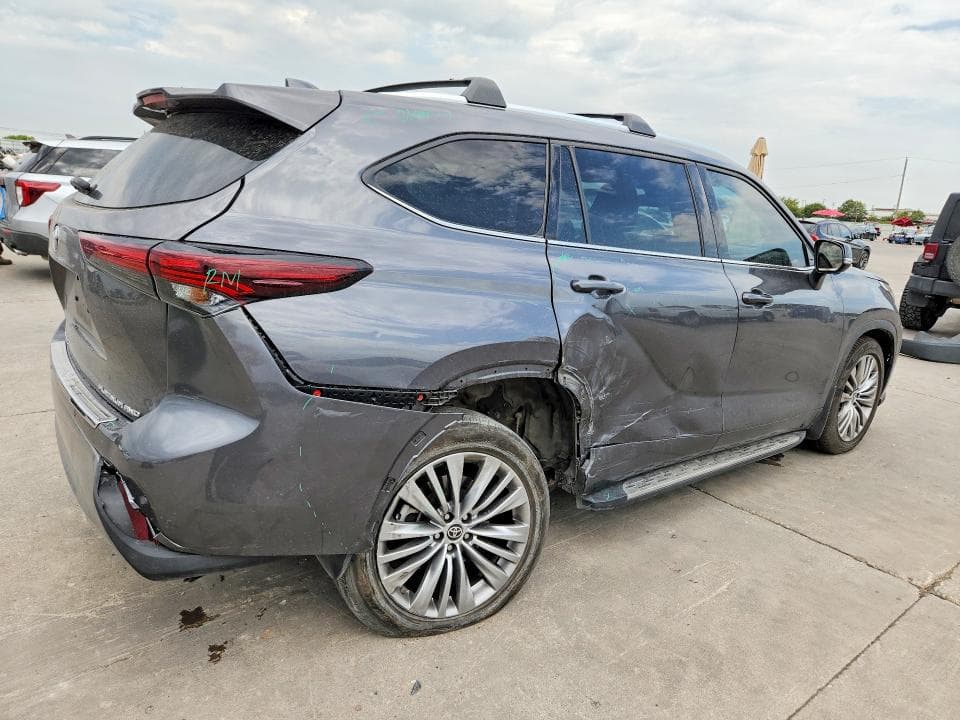 2025 TOYOTA HIGHLANDER PLATINUM 3