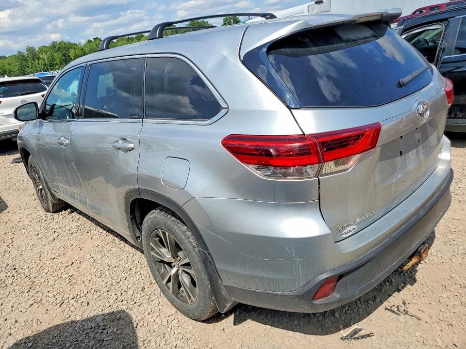 2017 TOYOTA HIGHLANDER LE 2