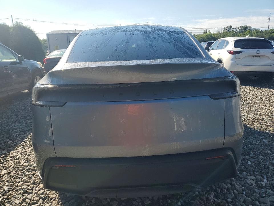 2026 TESLA MODEL Y 6