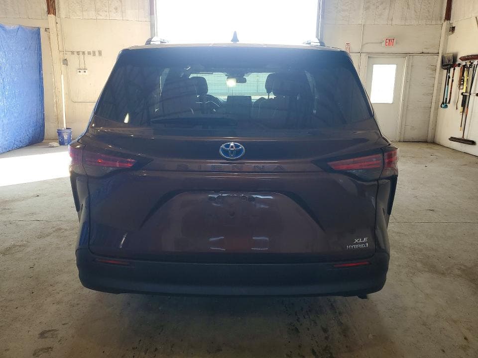 2021 TOYOTA SIENNA XLE 6