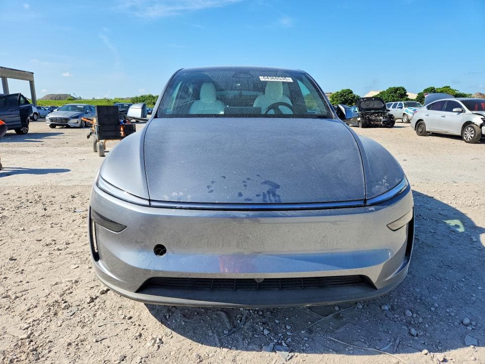 2026 TESLA MODEL Y 5