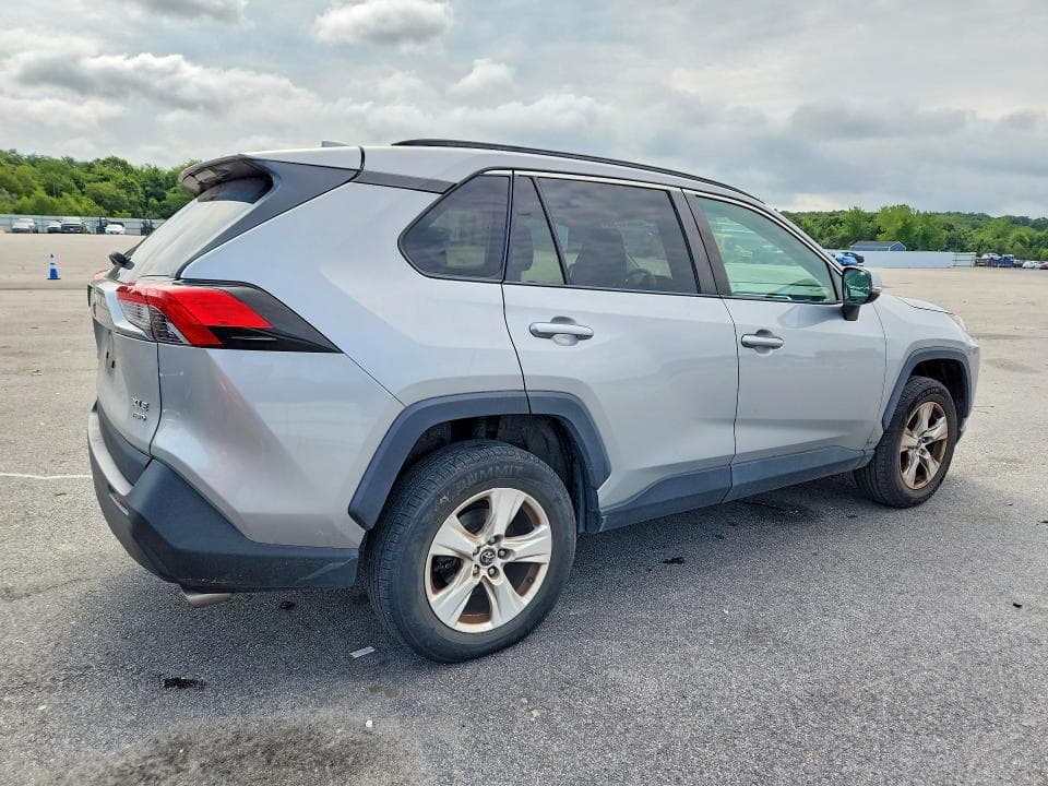 2021 TOYOTA RAV4 XLE 3