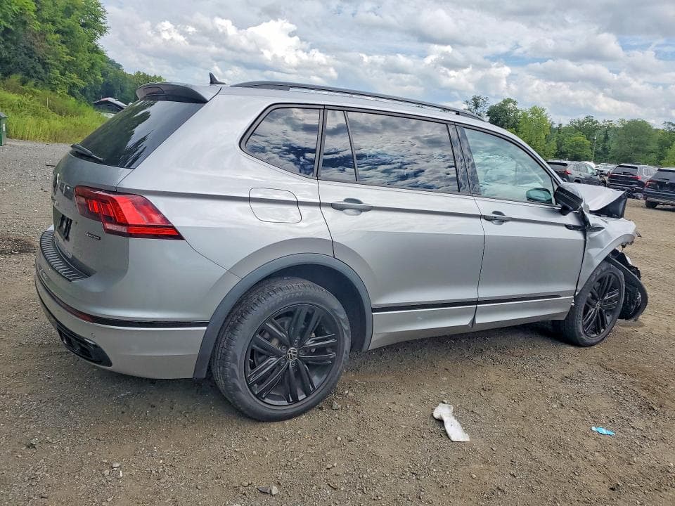 2022 VOLKSWAGEN TIGUAN SE R-LINE BLACK 3