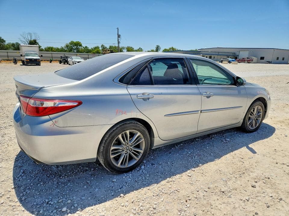 2017 TOYOTA CAMRY SE 3
