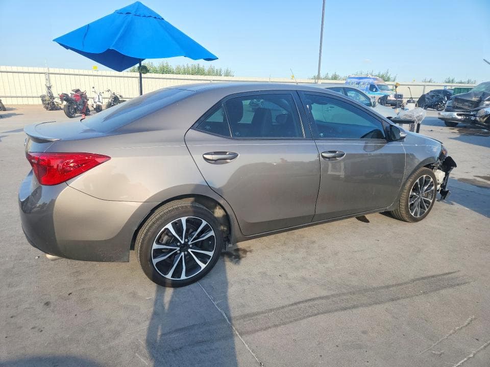 2018 TOYOTA COROLLA SE 3